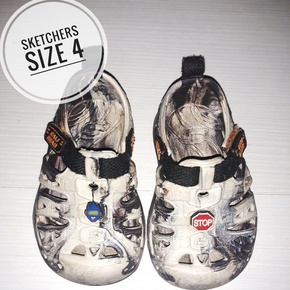 Children size 4 sketchers boy
